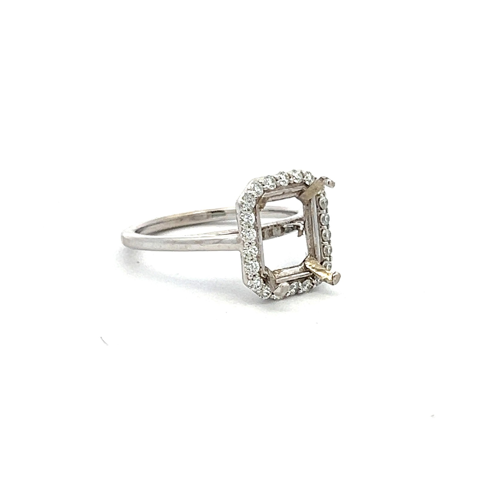 18K Gold Semi Mount Ring with 0.22 Carat Round G VS1 Diamonds Fits 9.56×6.26 mm