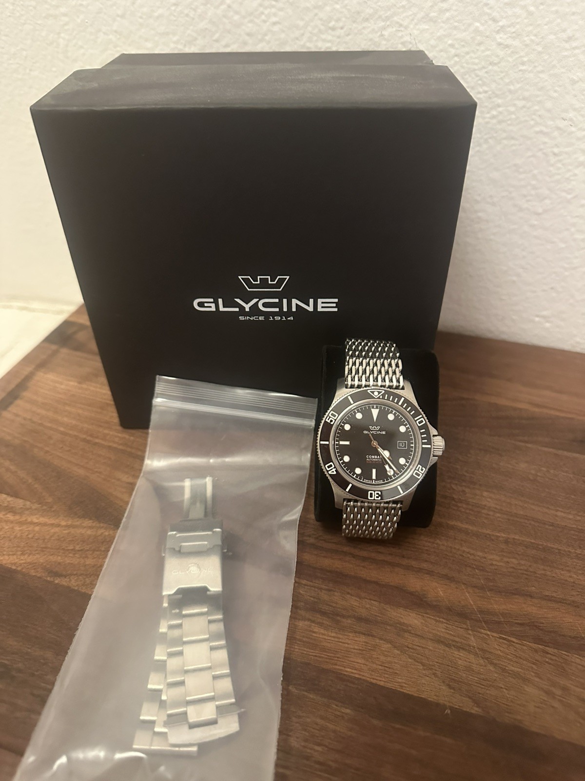 Glycine Combat Sub GL0388 watch w/ Box, Papers, xtra bracelet & coke bezel. MINT