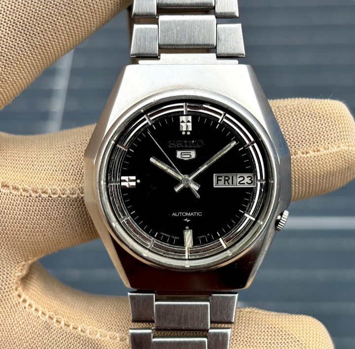 Vintage Seiko 5 Automatic Octagonal Case Japan Made Men’s Watch 7009-8830.