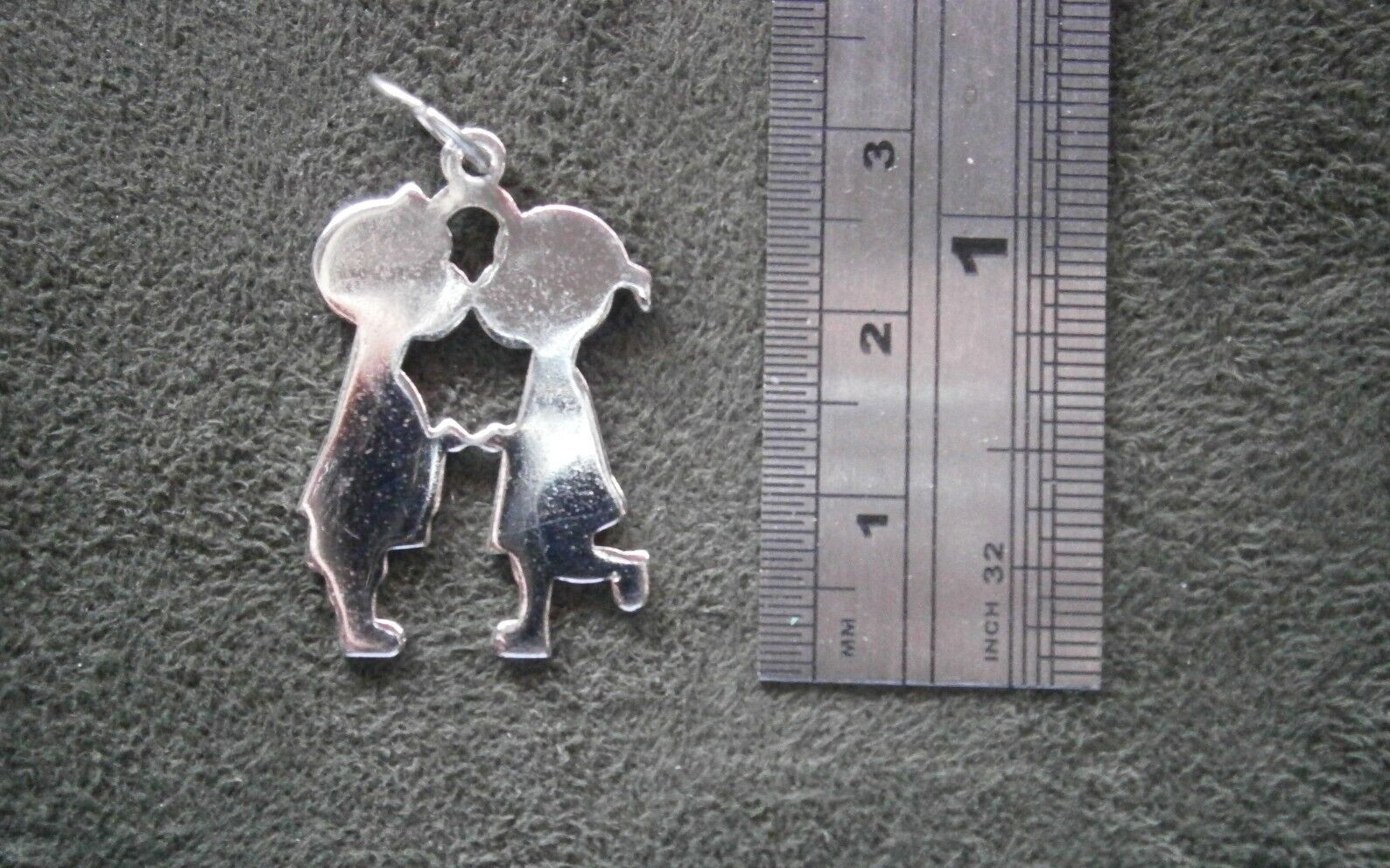 Kissing Couple Vintage Shiny Sterling Silver Bracelet Charm Pendant 3.0g