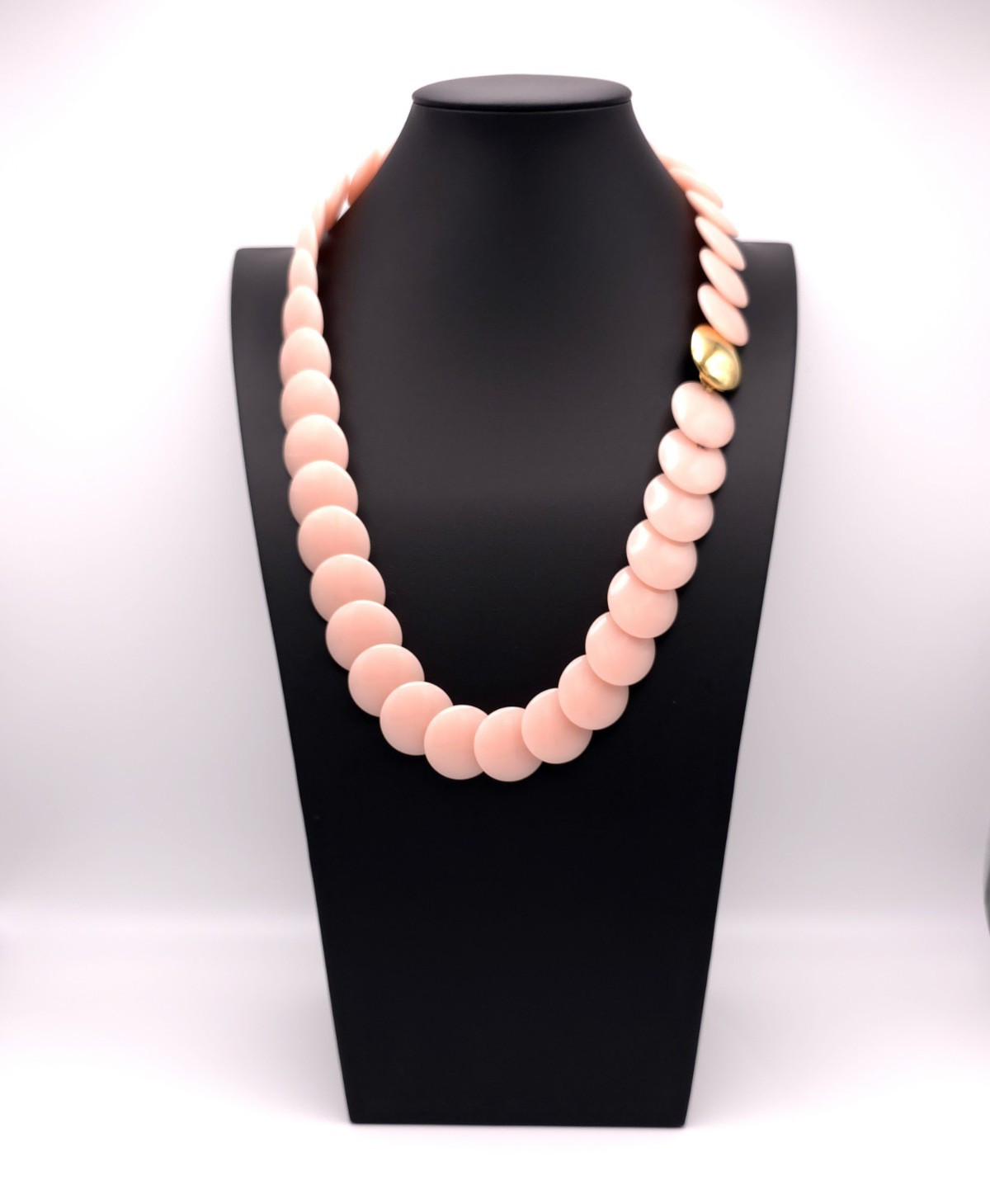 Vintg 1970s Trifari Baby Pink Lucite Disc Collar Necklace Gold Tone Hook Closure