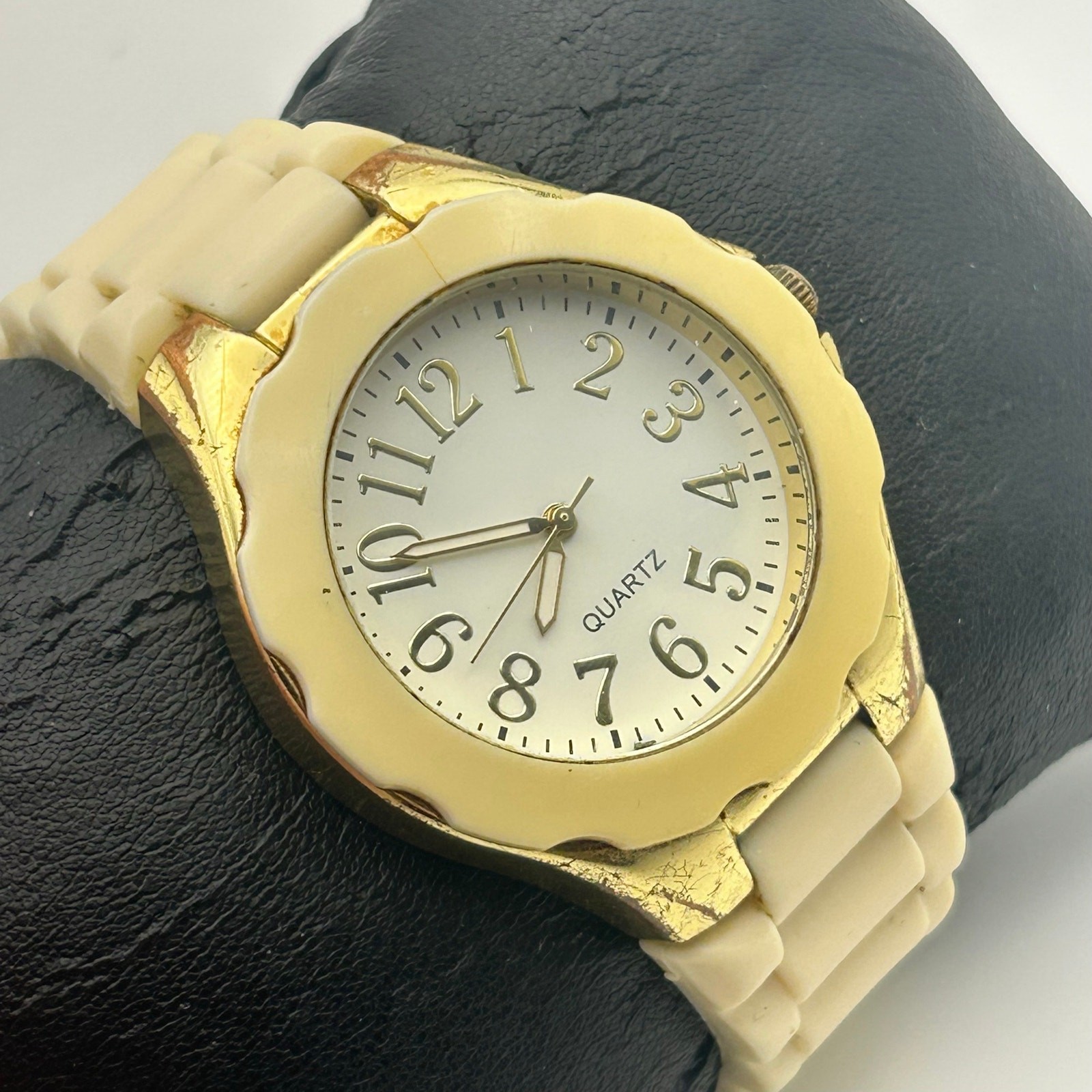 Accutime Watch Corp Women’s Casual Watch White Silicon Band New Battery