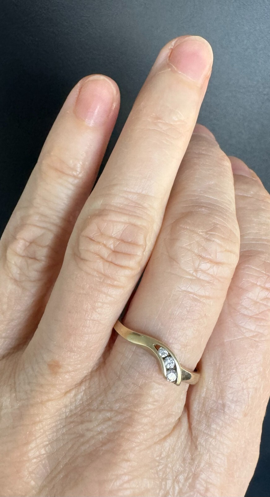 1OK YELLOW GOLD AND COLORLESS GEMS RING SIZE 7