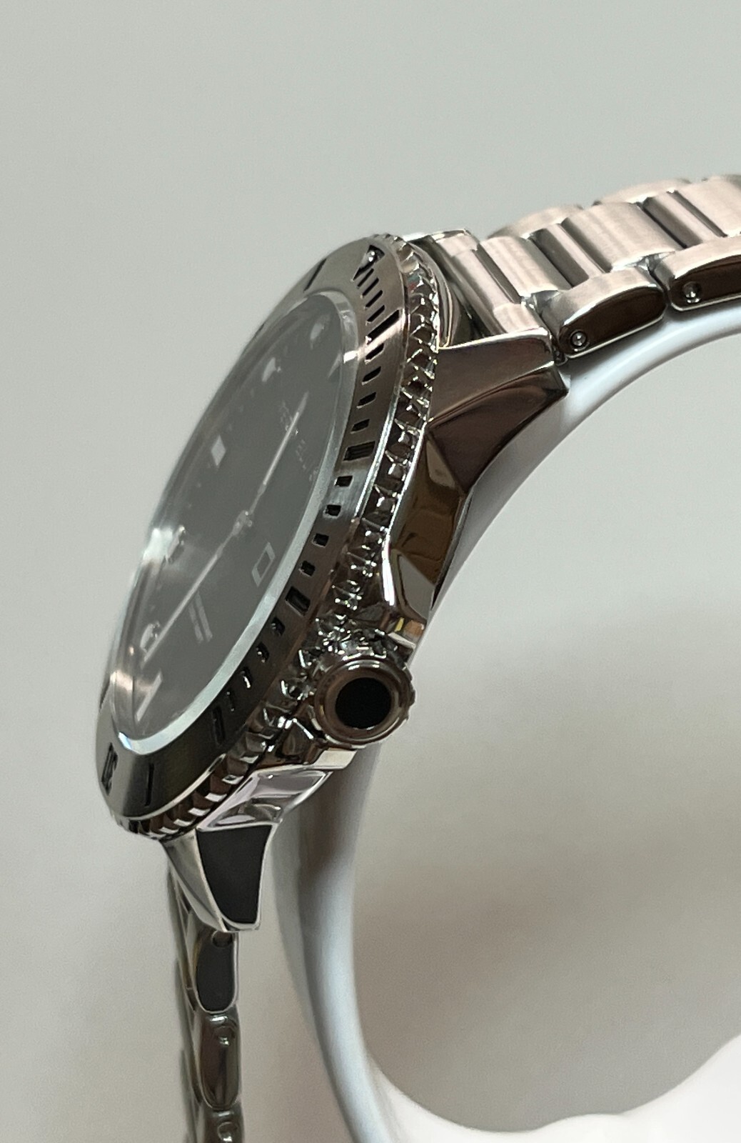 Perry Ellis Watch 02001-02 Deep Diver Quartz 46 mm Case Men’s Silver 20ATM 200m.