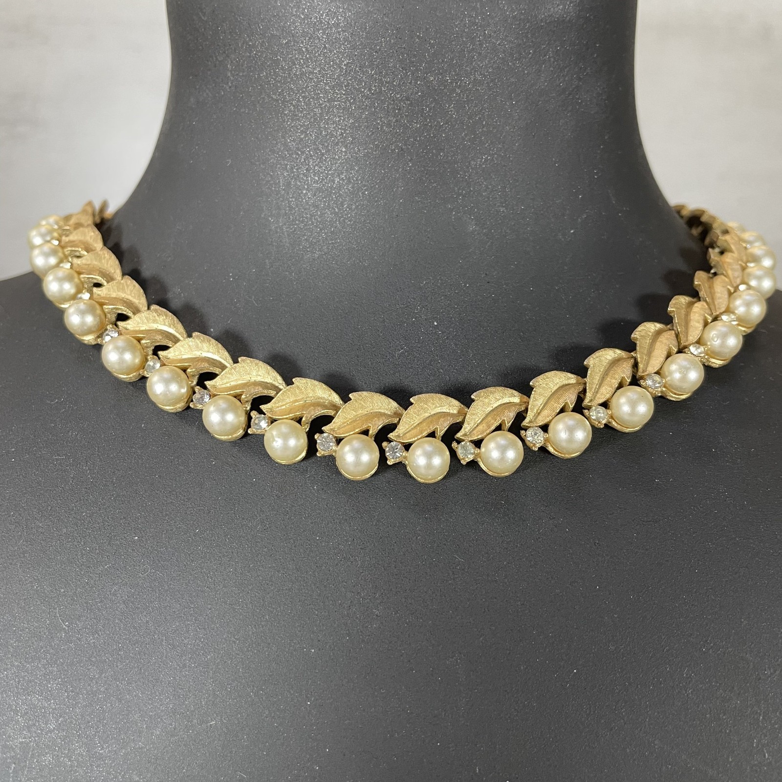Vintage Trifari Gold Tone Leaf Faux Pearl Rhinestone Choker Necklace Signed 12″