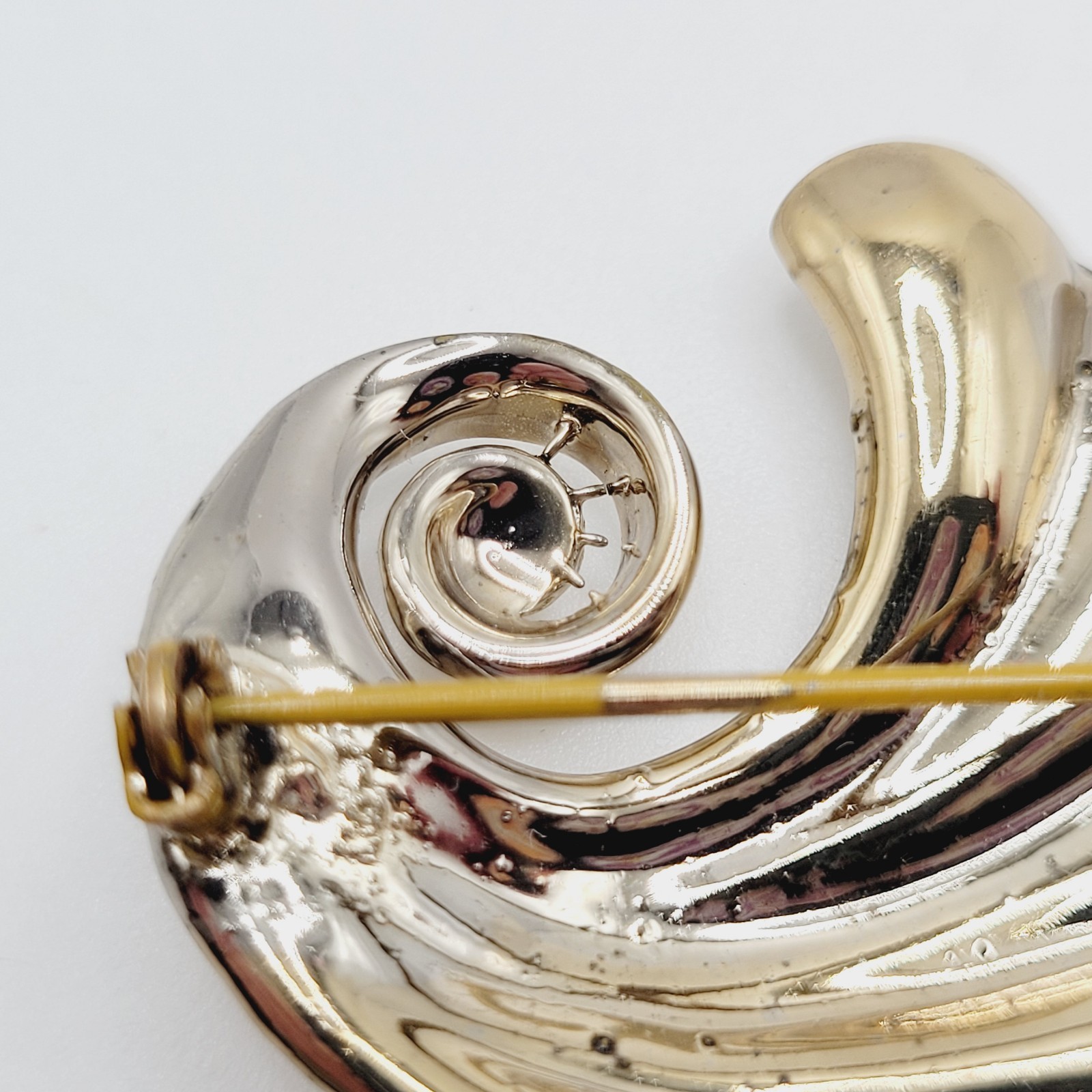 Nouveau Style Nautical Shell Swirl Wave Gold Tone Pin Retro 1940s Style Brooch