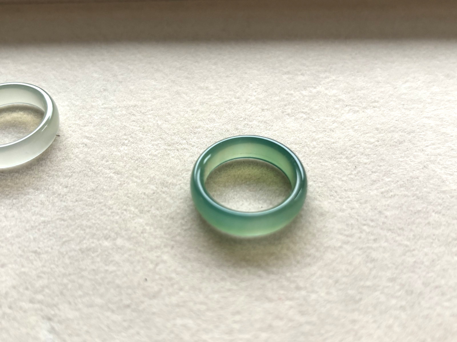 3Pcs Natural Translucent Green Agate Band Ring Set, Width about 5-6mm, Size 6-7