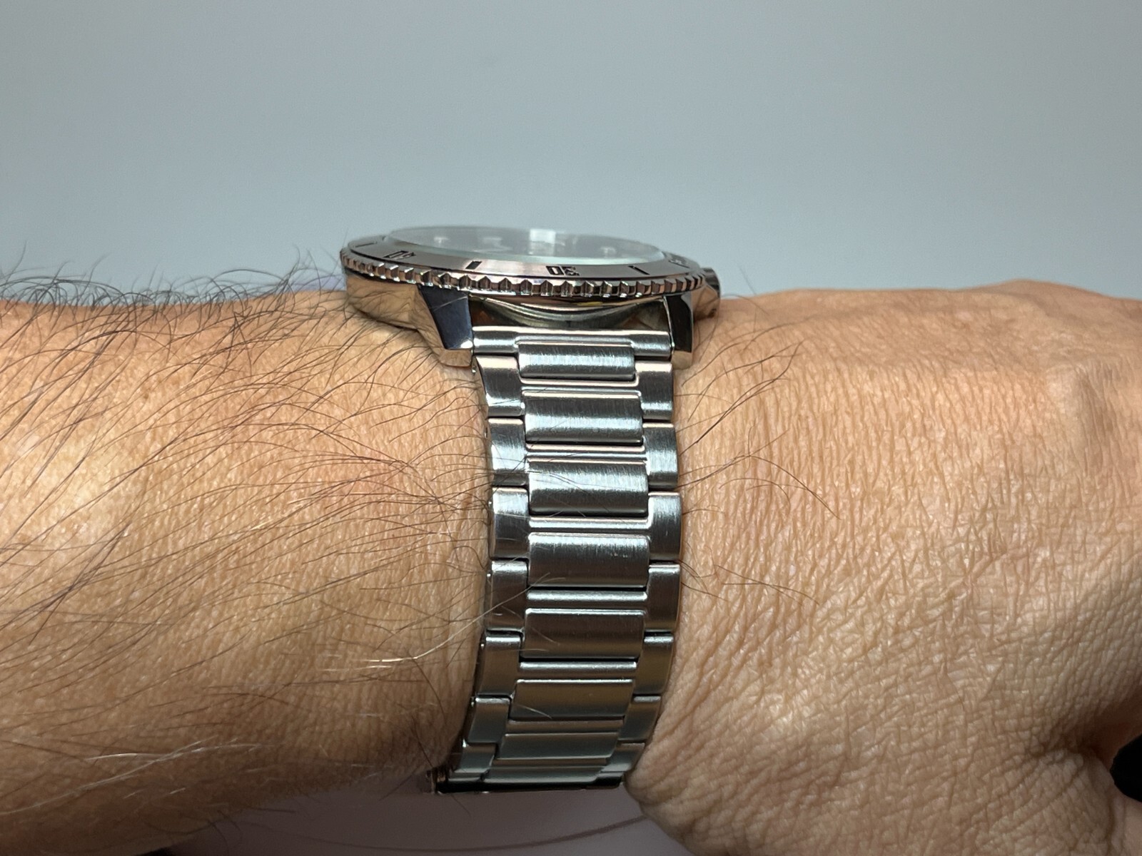 Perry Ellis Watch 02001-02 Deep Diver Quartz 46 mm Case Men’s Silver 20ATM 200m.