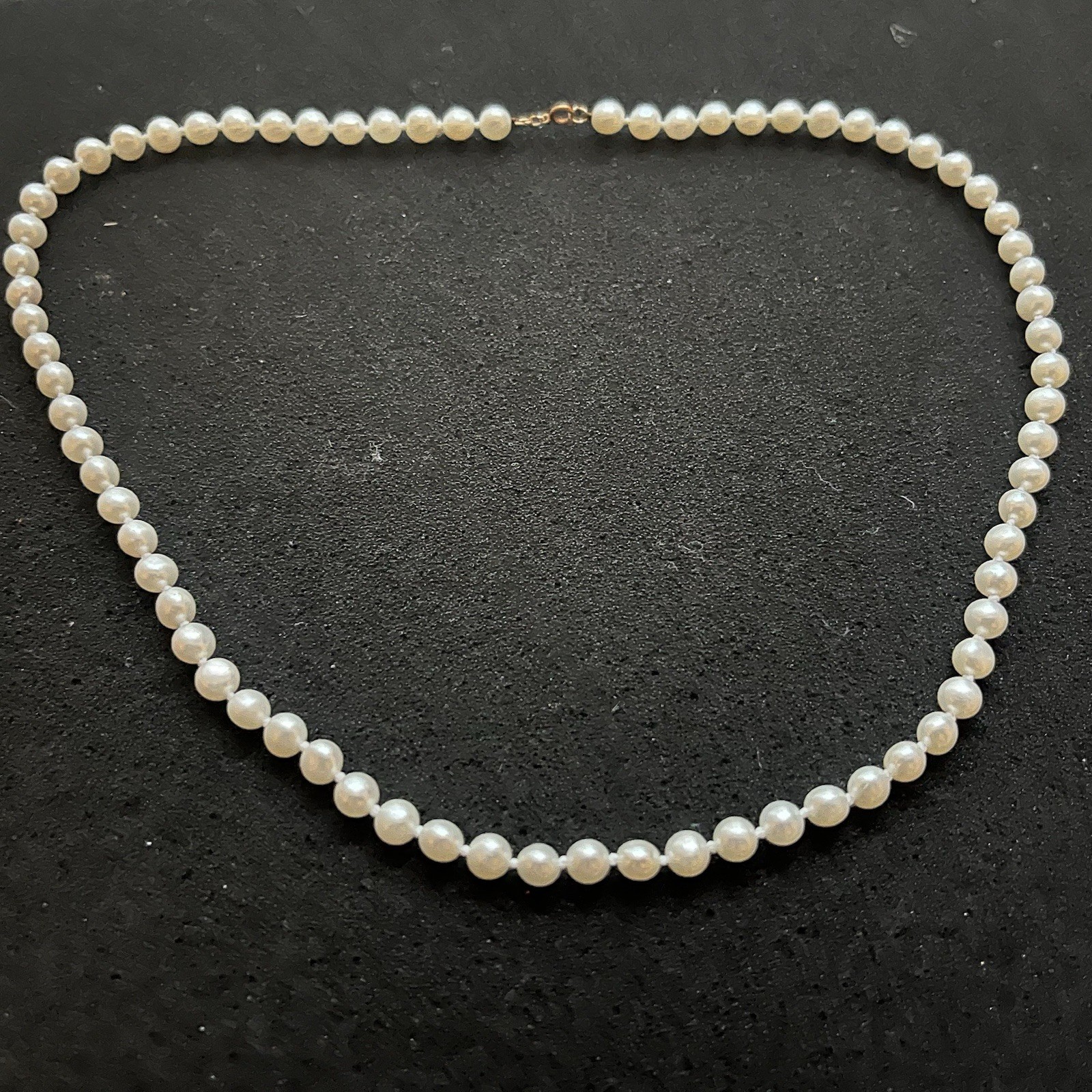 14k Yellow Gold Clasp 17” Strand Of Knotted Pearls Approx 5mm In Size