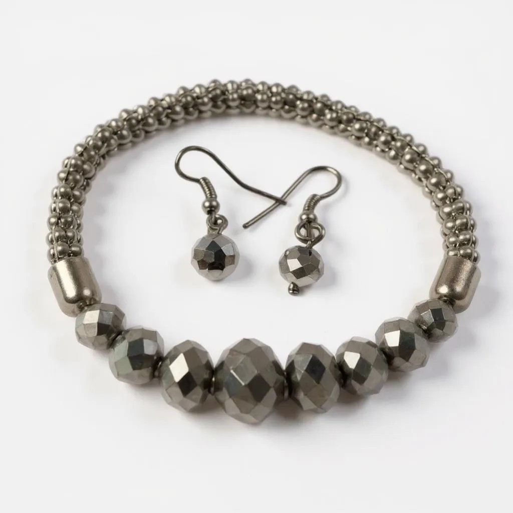 Silver Faceted Glass Bead With Silver Tone Finish Stretch Bracelet