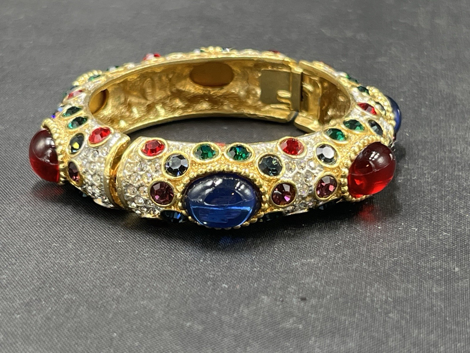 Vtg Sphinx Signed Multi Color Cabochon Etc Hinged Bangle Bracelet 5/8” Wide