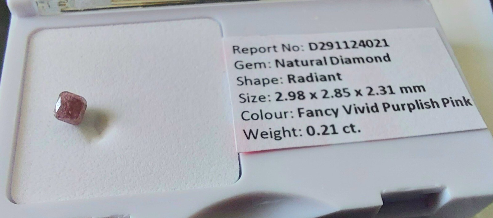 0.21ct AUSTRALIAN FANCY VIVID PURPLISH PINK DIAMOND Radiant Shape Strong Pink