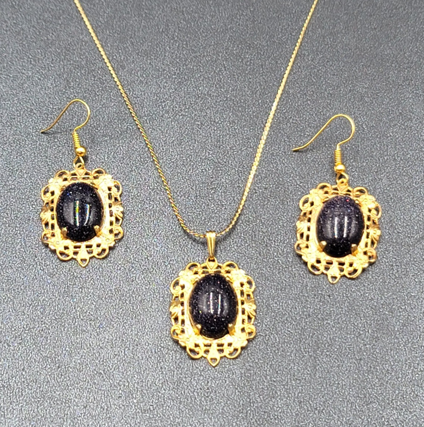 Necklace Earrings Set Gold tone Purple Sandstone Oval 16.5″ Chain Earrings 1.25″