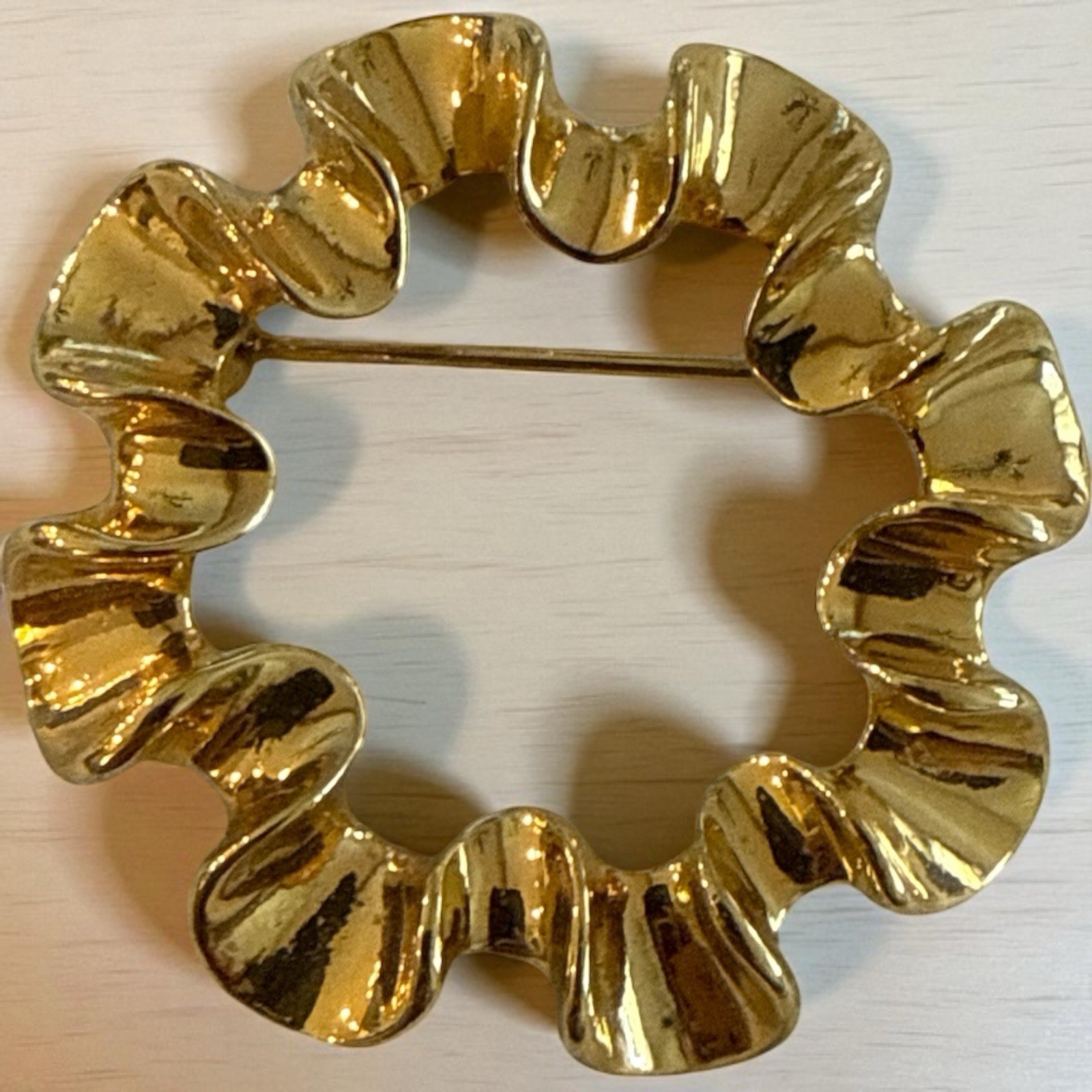 Vintage 1970’s Gold Tone Ruffle Circle Brooch