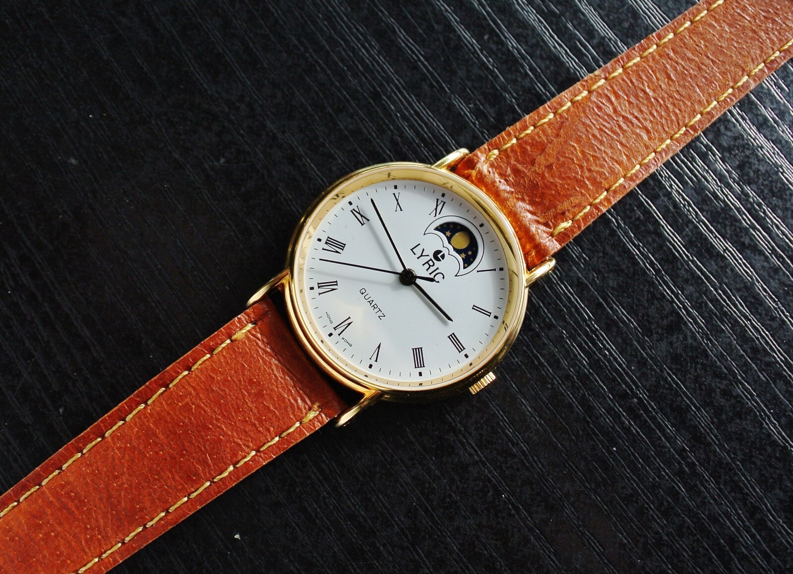 VINTAGE LYRIC ELEGANT MOON PHASE DIAL QUARTZ MEN’S GOLDEN LEATHER DRESS WATCH