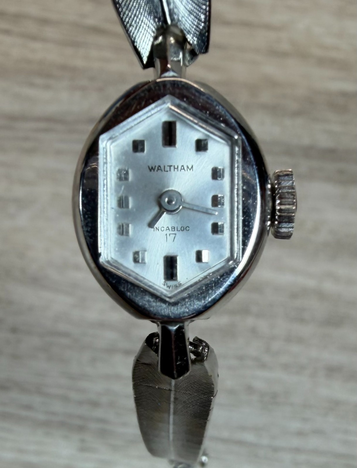Vintage Waltham 17 Jewel Ladies Watch Incabloc Swiss In Original Box Display