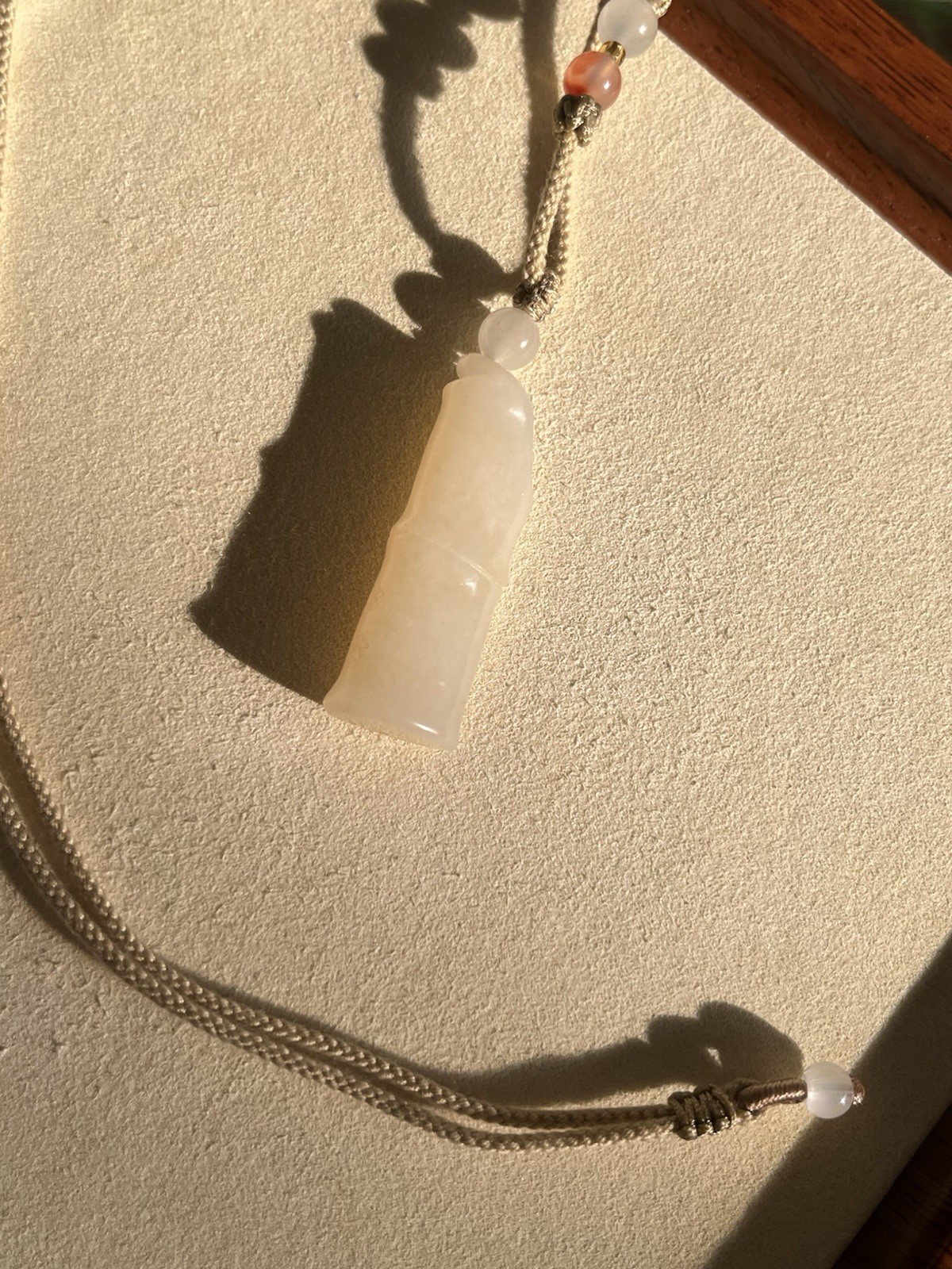Hand Carved Light Brown Hetian Jade Bamboo | 精工手雕和田浅糖竹节