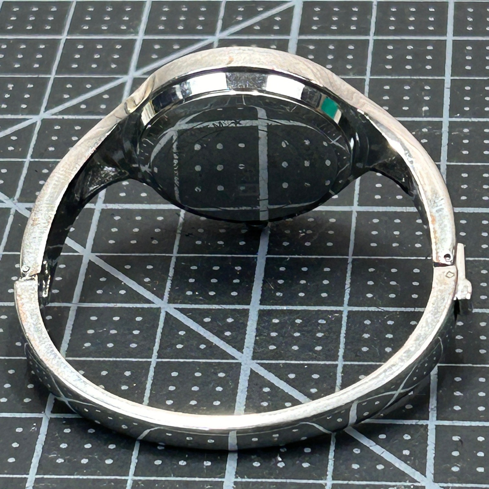 Geekthink L9001 Womens Quartz Watch Silver Bangle Black Dial Crystal Accents
