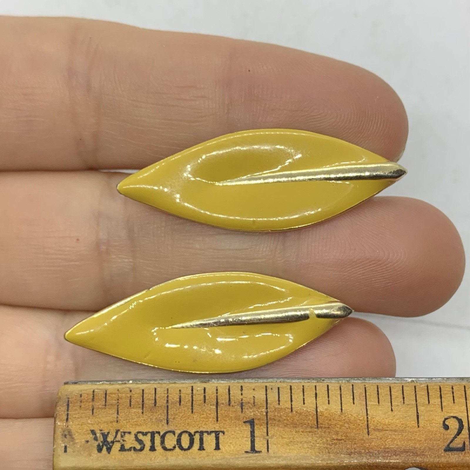 Vtg Retro Mustard Yellow Enamel Leaf Boho Earrings Drop Gold Tone Post