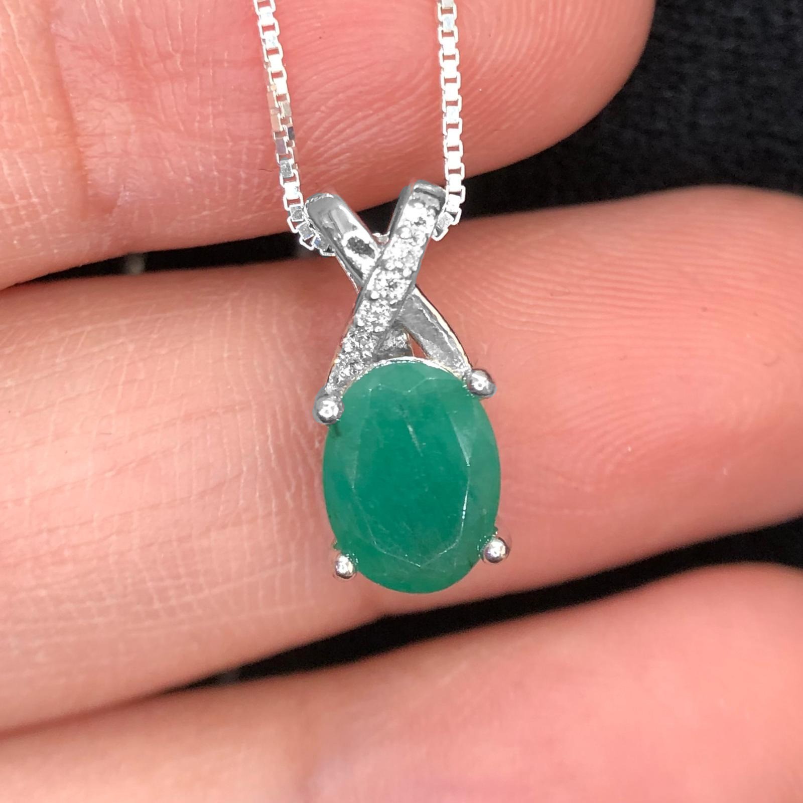 Natural Emerald Gemstone 925 Sterling Silver Pendant Oval Top Rich Green