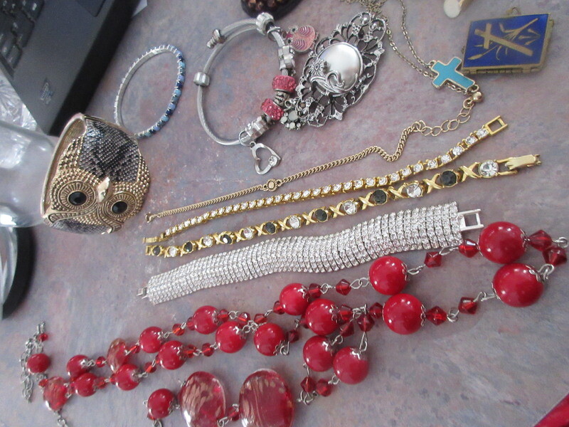 #B5 vintage lots of 14 items, set of 2 set earrings 1 rings and 2 necklaces 6