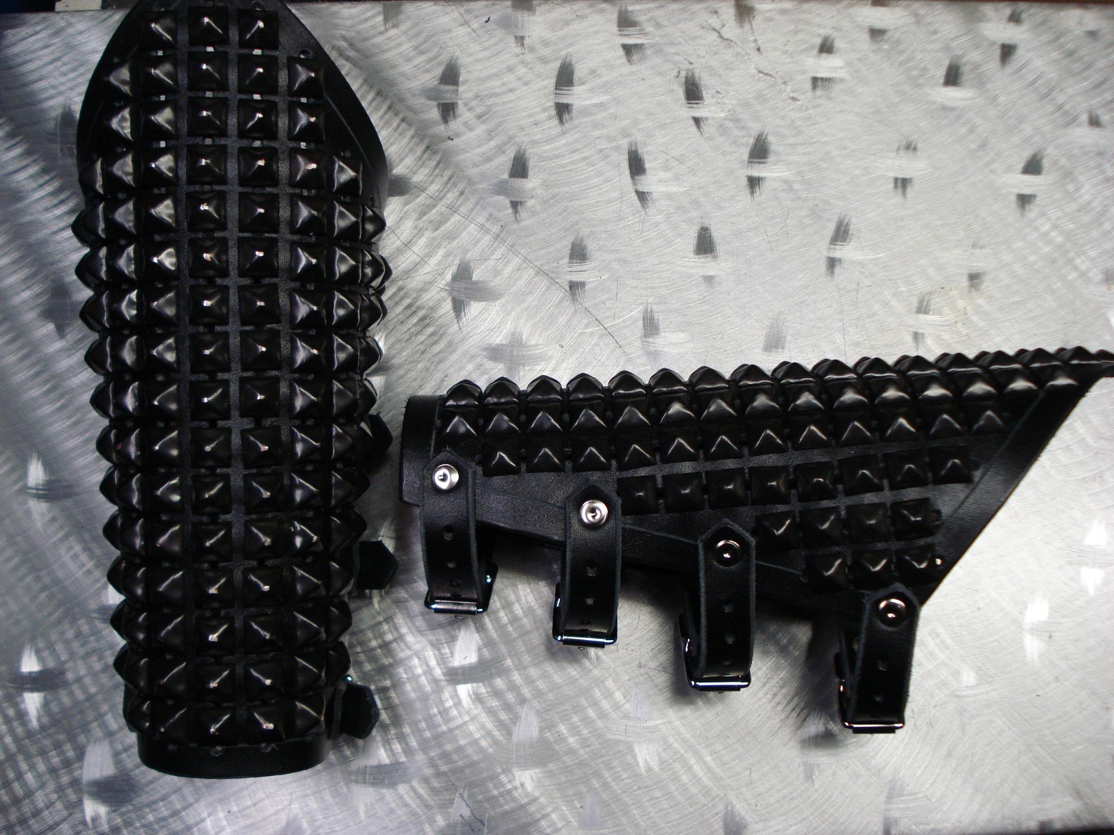 LEATHER GAUNTLET OLD SCHOOL BLACK STUDS.BLACK METAL…(MDLG0104)….MOONBLOOD