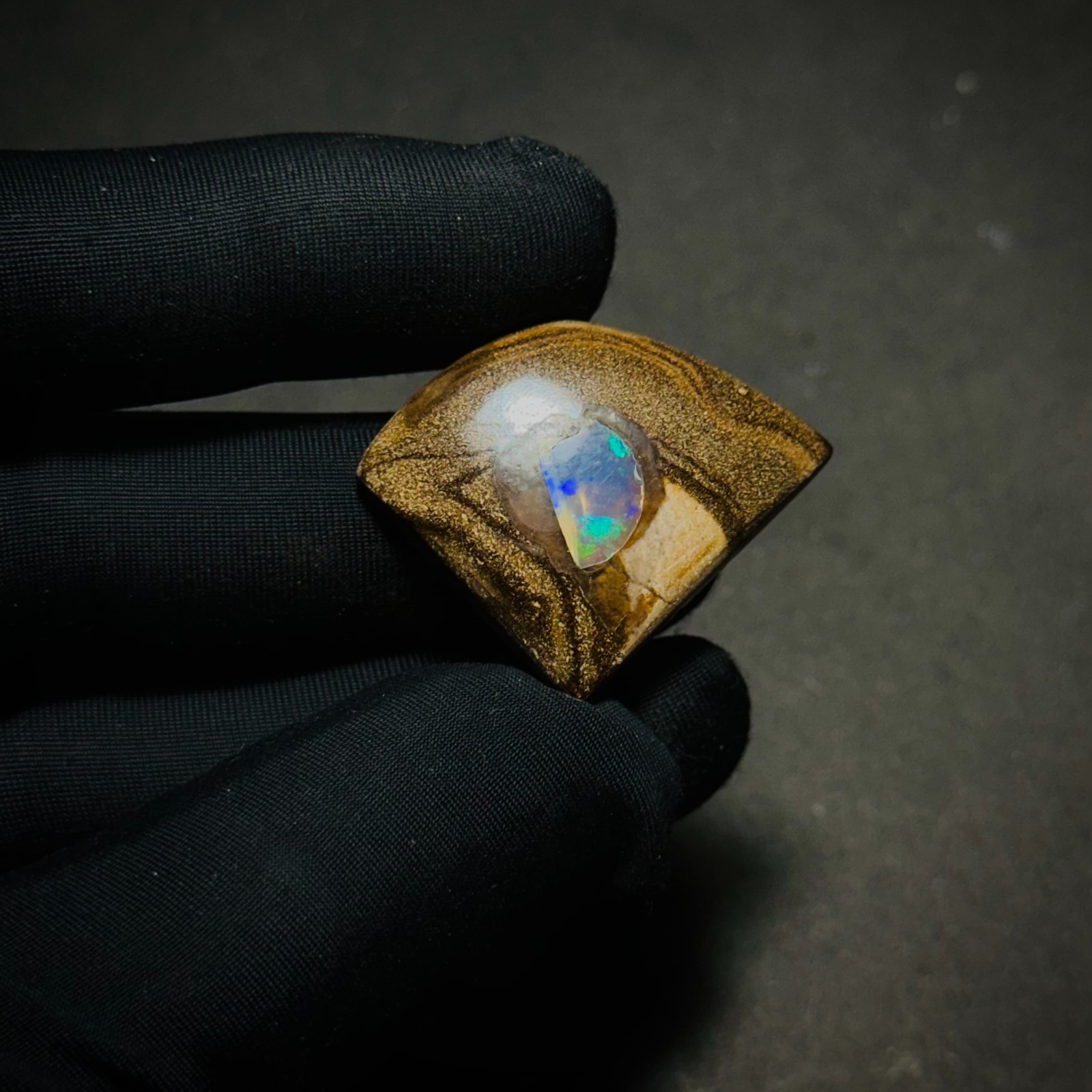 25Cts, Collector Grade Boulder Opal, Hand-Polished Opal, Opal Loose Stone 29×25