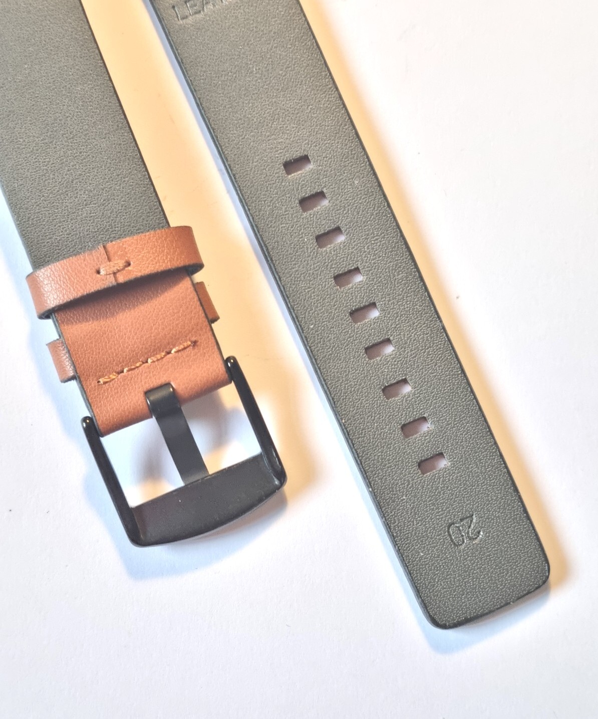 18mm NEW BROWN LEATHER UPPER WATCH STRAP, RUBBER BACKED BLACK BUCKLE. EASY FIT.