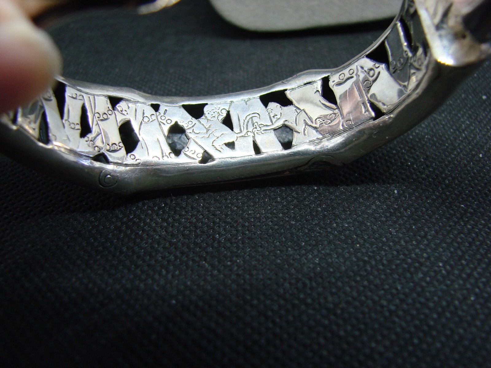 JOHN HARDY Sterling Silver BAMBOO Hinged Cuff Bracelet 2 1/2″ across 93g !