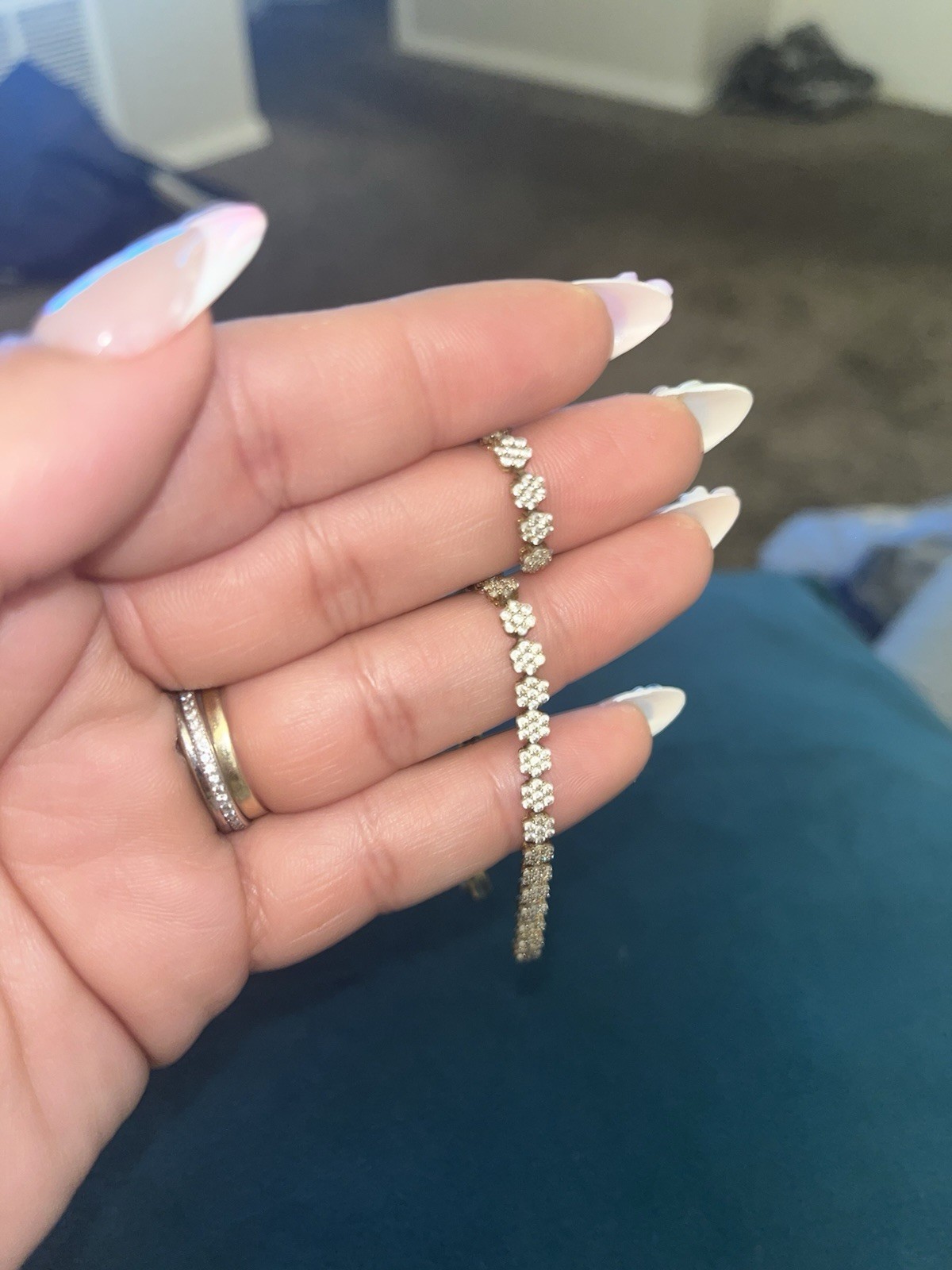 Stunning 14K Yellow Gold Flower Cluster Diamond Tennis Bracelet -7L