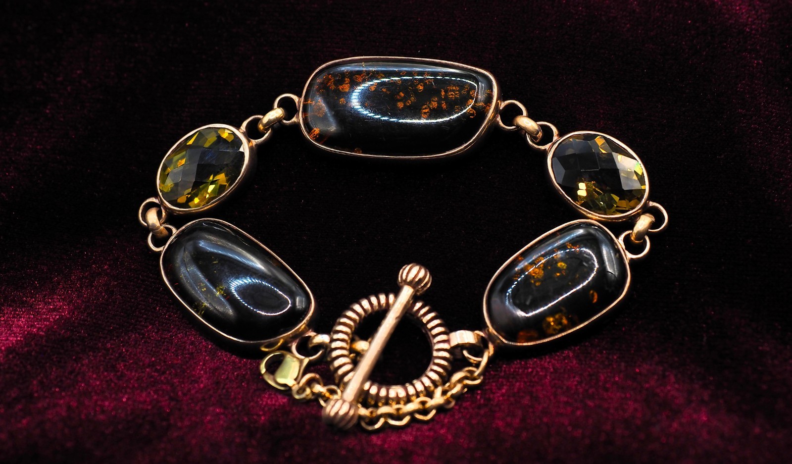 Stephen Dweck – Bronze – Black Amber & Olive Quartz bracelet – Length 7.50″
