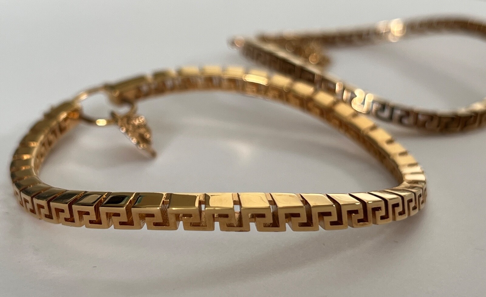 NIB Versace Medusa Logo Charm Greca Greek Key Gold Large Curved Hoop Earrings