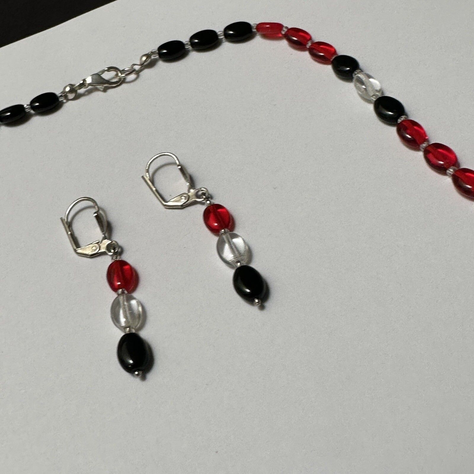Black & Red Beaded Pierced Dangle Earrings & Necklace 19 1/2 Inch