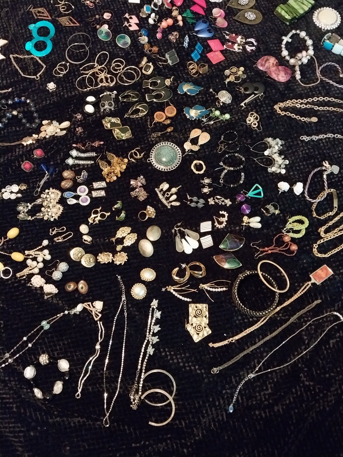 vtg EARRINGS LOT BUNDLE Jewelry Necklaces Broach Bracelet Estate OVER 185 PCS