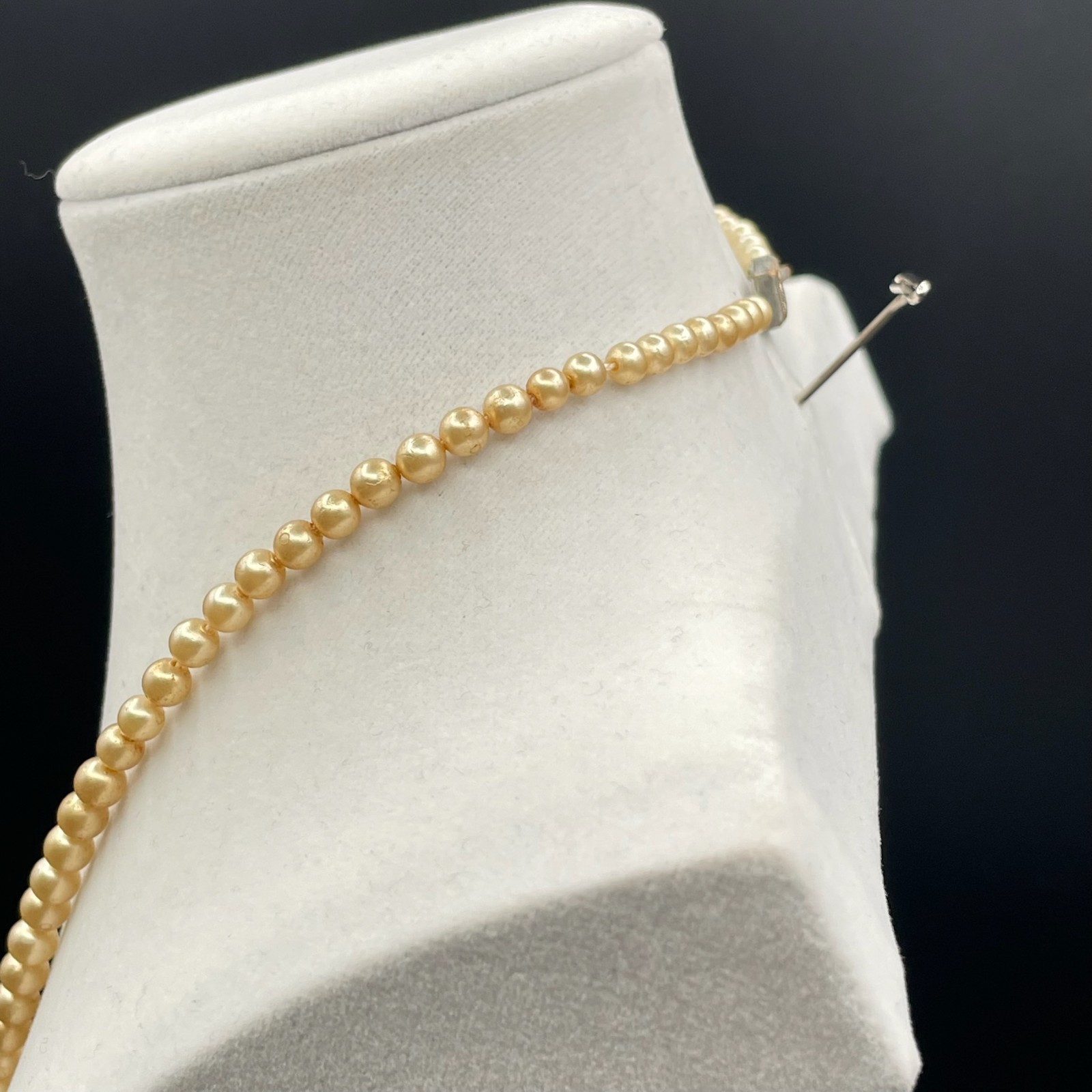 Vintage Cream Classic Fashion Graduated Pearl Beaded Push Lock Necklace