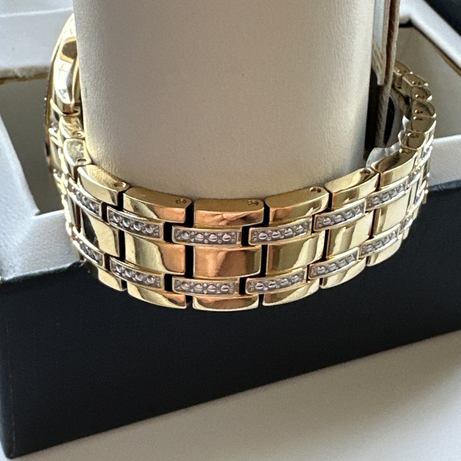 Bulova Box Set with Bangle Bracelets And Crystal Ladies Watch 98X119