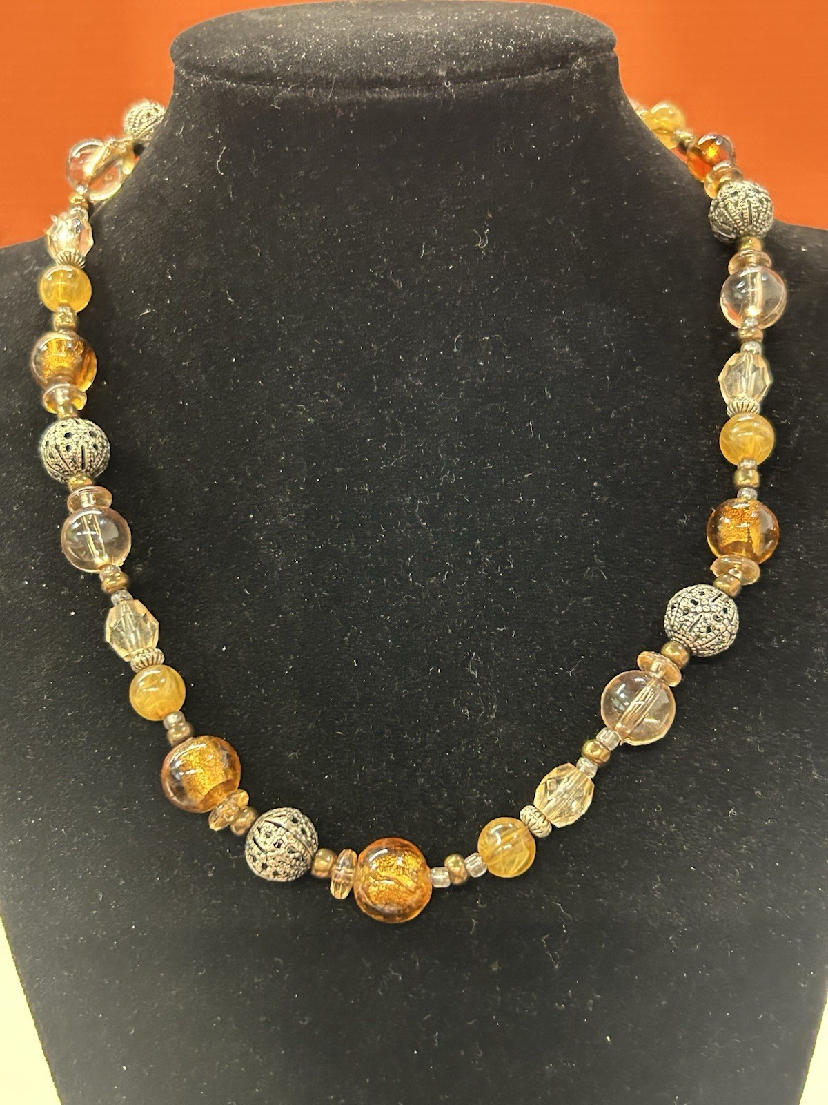 Beautiful vintage art glass necklace