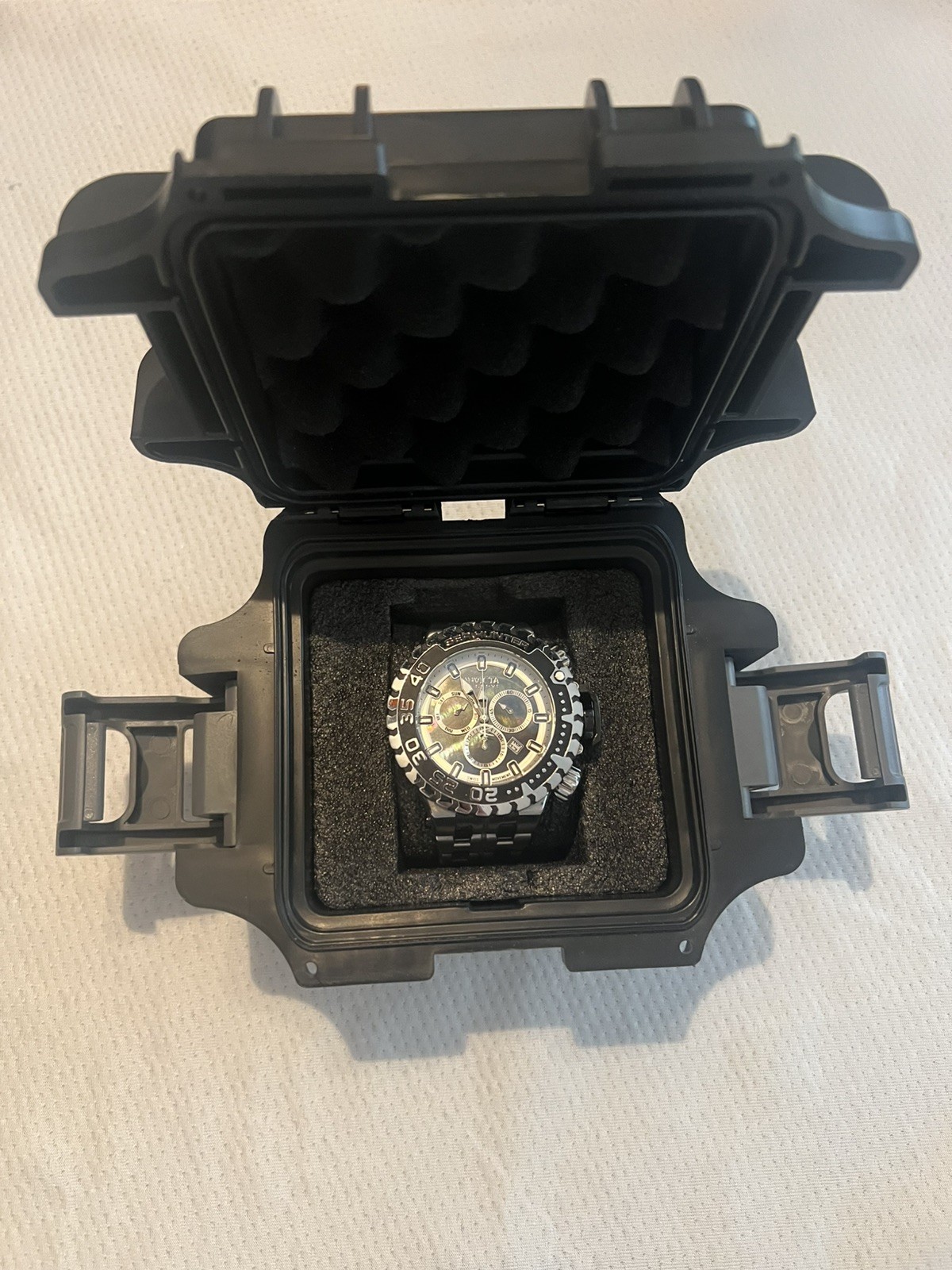 Invicta Sea Hunter Men Model 34591 – Men’s Watch Quartz (Very nice, Rare Watch)
