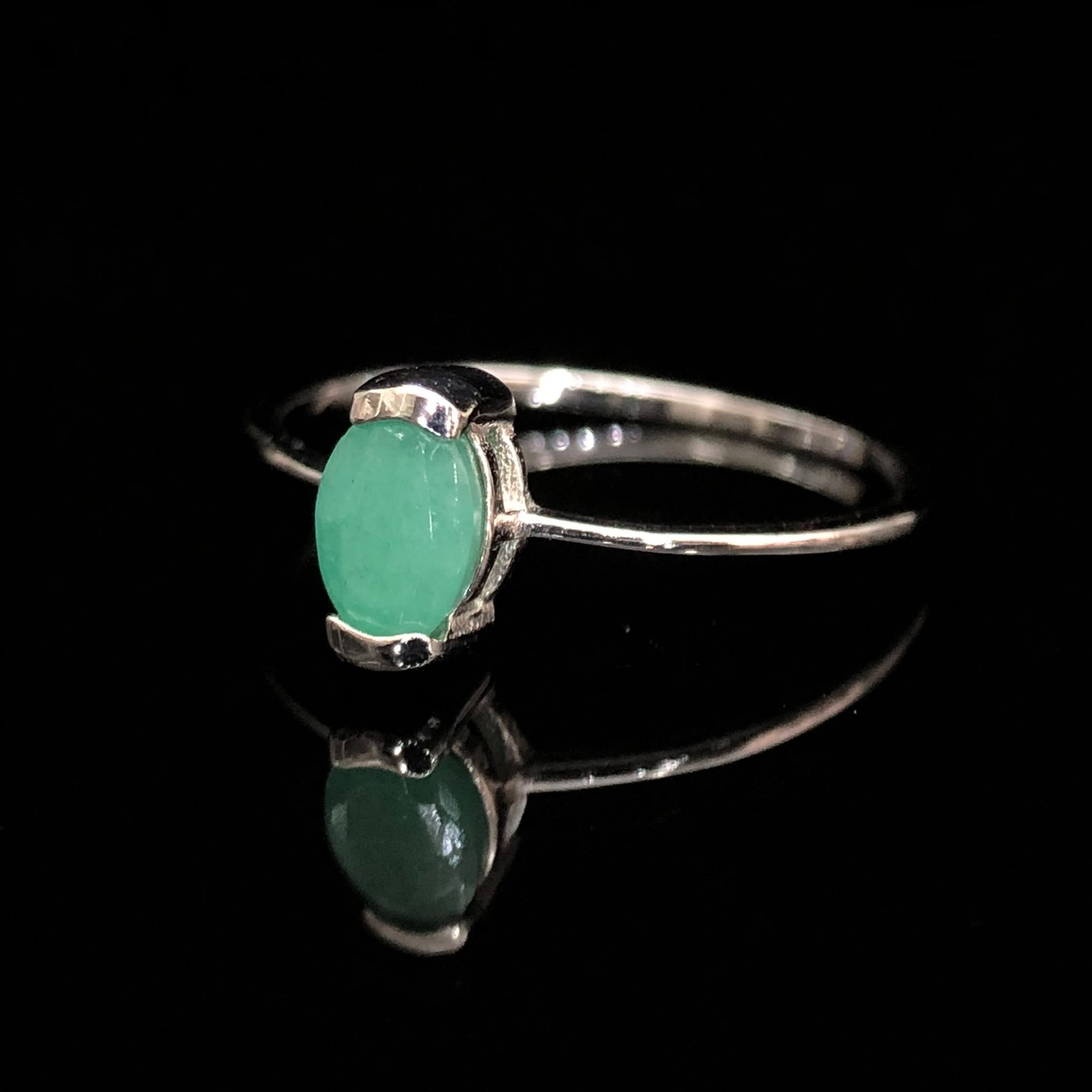 Natural Emerald Gemstone 925 Sterling Silver Ring Oval Top Rich Green 7.5