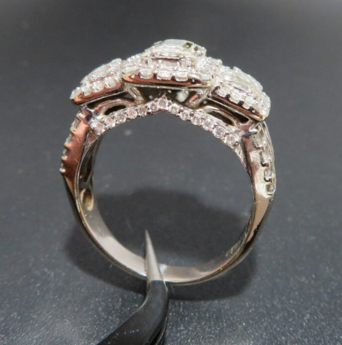 14K WG EMERALD CUT & ROUND CLUSTER ENGAGEMENT RING 1.00 tcw SZ 8.5 7.84g(G133479