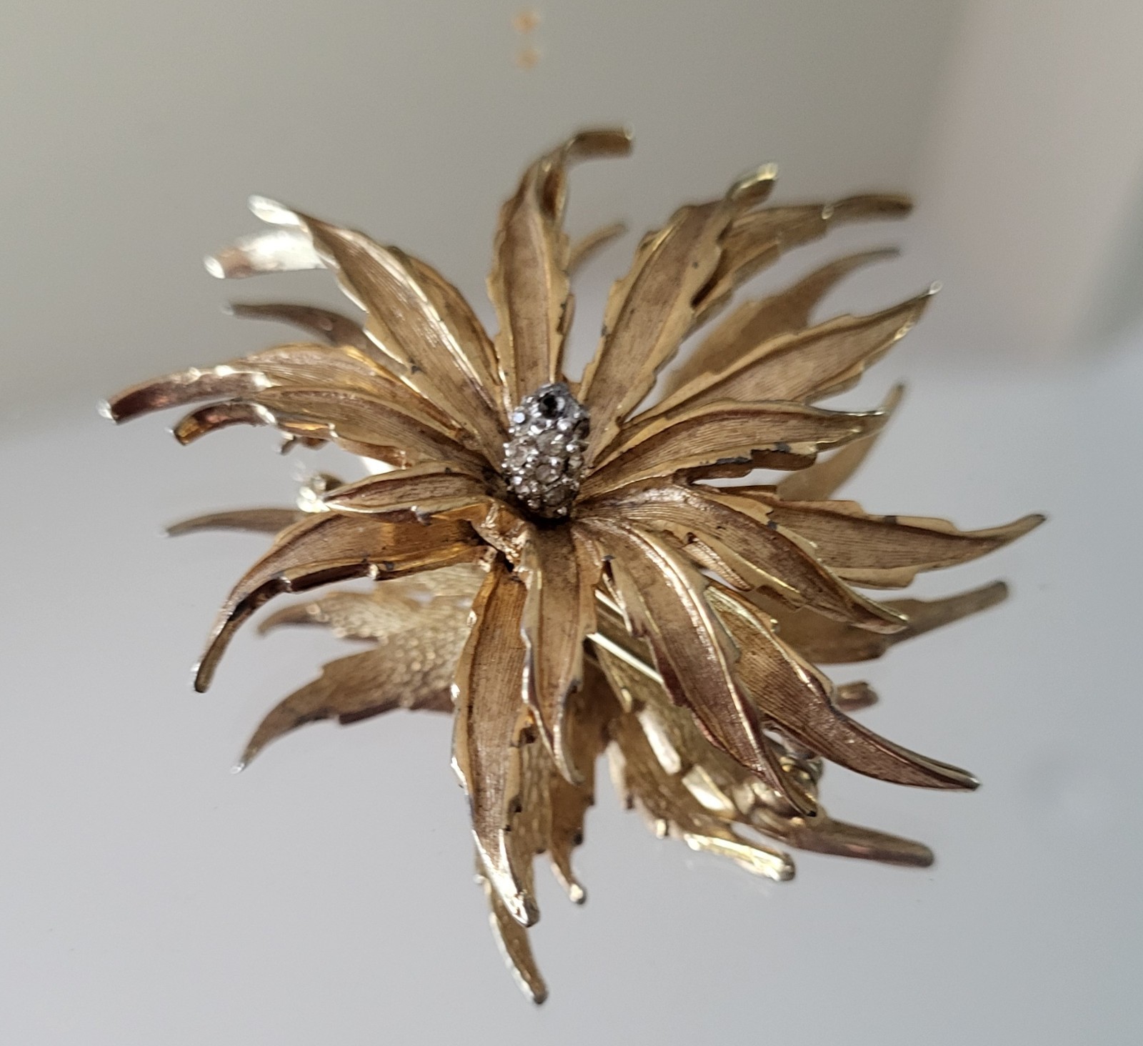 BOUCHER MCM GOLDTONE BROOCHE SIGNED AND NUMBERED