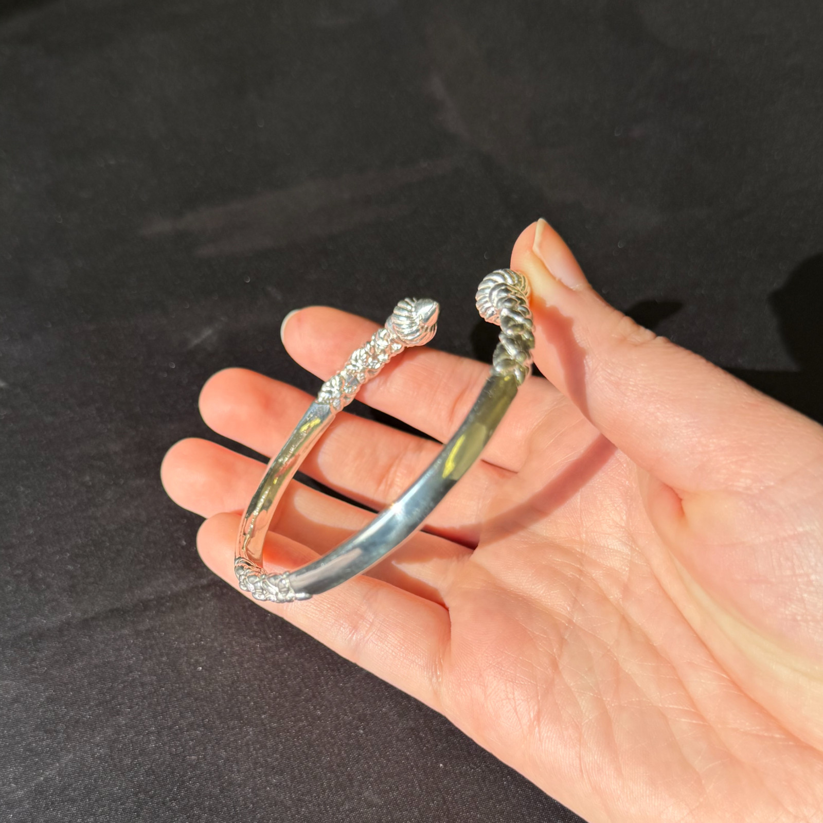 Taj Mahal Ridged Arrow .925 Sterling Silver Flat West Indian Bangle, 1 piece