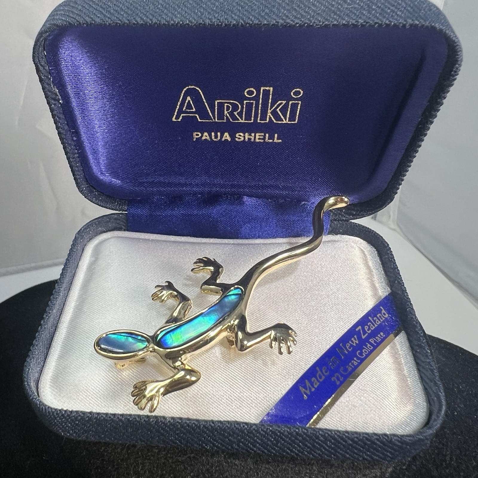 NEW in Box Made in New Zealand Ariki Paua Shell 22k Gold Plate Gecko Brooch Pin