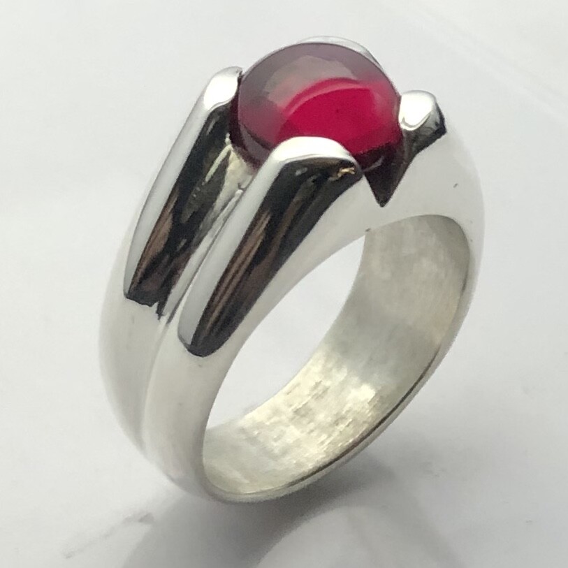 MJG STERLING SILVER MEN’S RING. 10MM LAB RUBY CAB. SZ 10.5. 15 GR