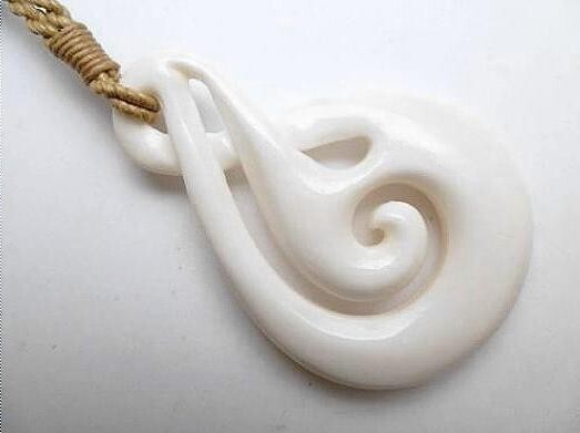 31MM HAND-CARVED WATER BUFFALO BONE MAORI WHAKAHOUNGA 3D TWIST KORU NECKLACE 27″