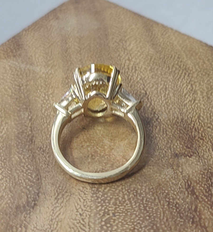 Vintage 14k Yellow gold Engagement ring 11.70ct Natural Oval Yellow Sapphire GIA