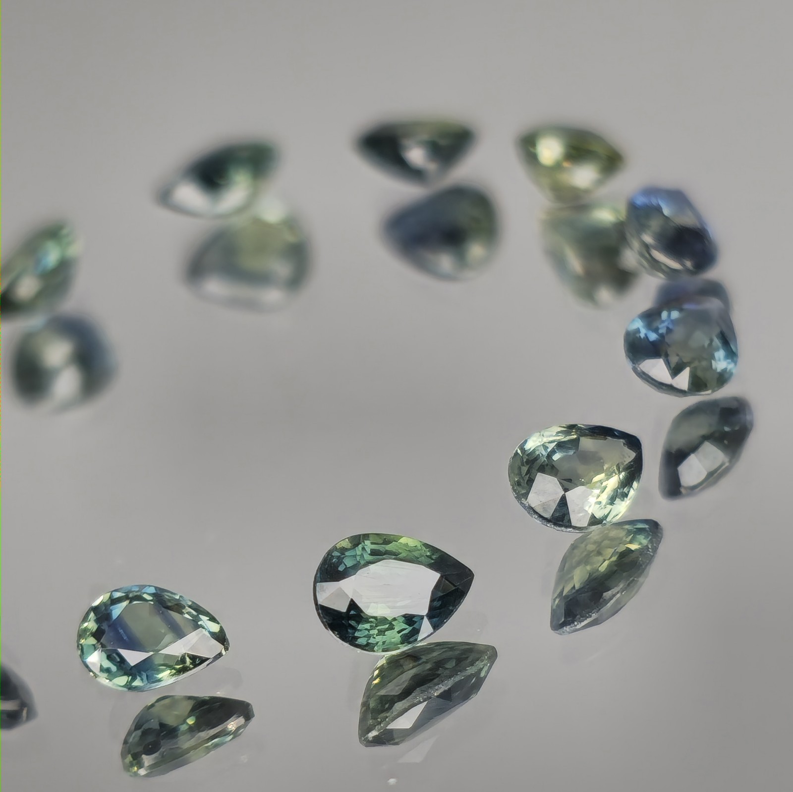Australian Parti Sapphires Pear Cut 2.37 Crt Bi-Colour Queensland X 12 Gemstones