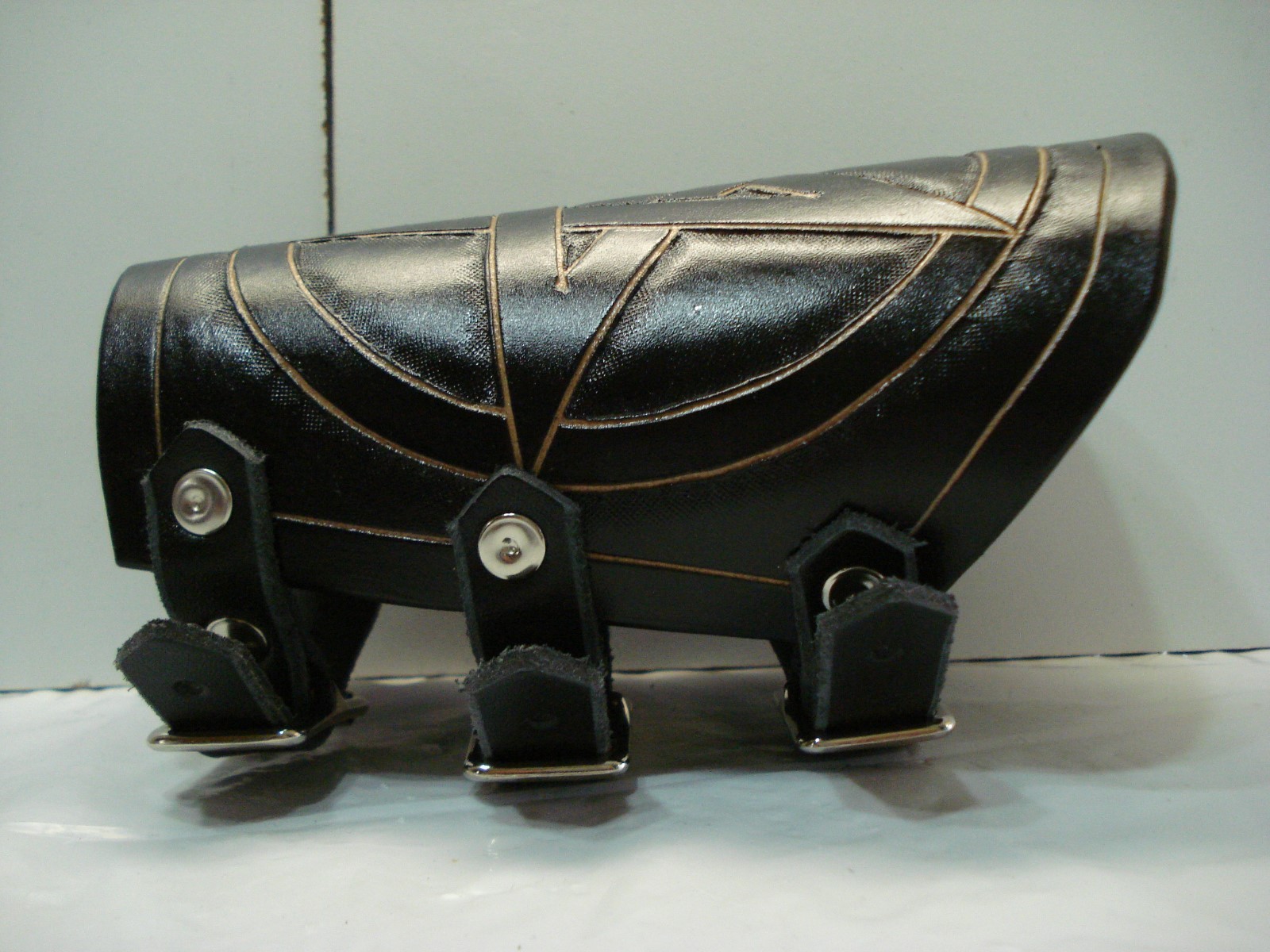 LEATHER LEATHER CARVED GAUNTLET…DEATH METAL…(MDLG0152)….BRUJERIA