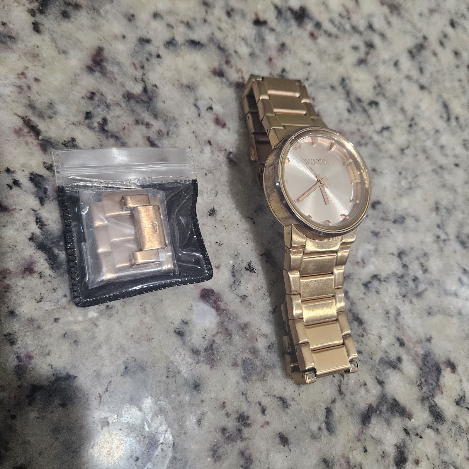 Nixon The Cannon 40mm Rose Gold Bramd New Battery All Links