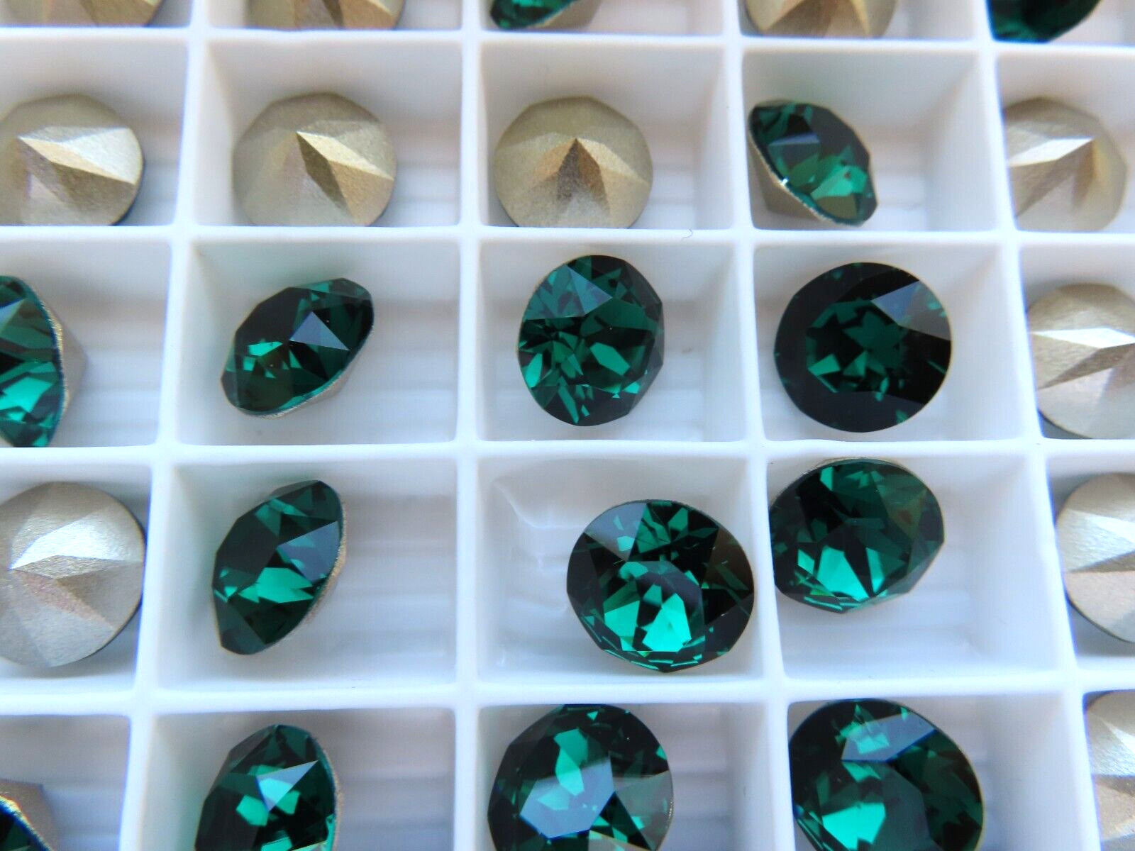 24 New Swarovski XIRIUS Rhinestones 45ss Emerald/foiled. #1088